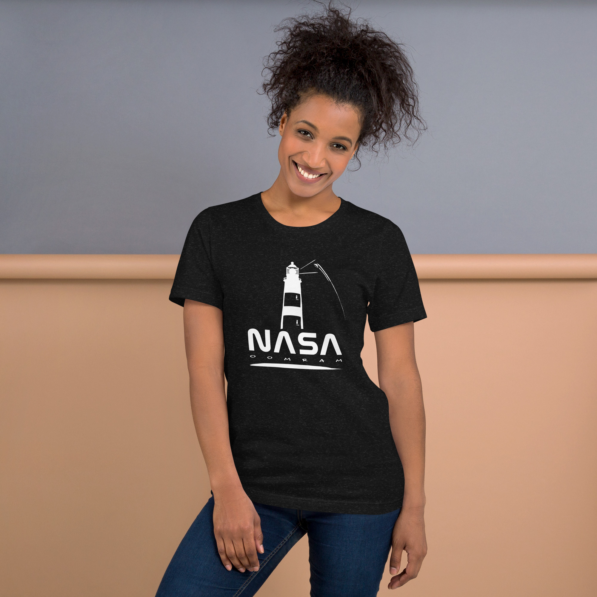 Unisex-T-Shirt,-NASA-Leuchtturm – Bild 5